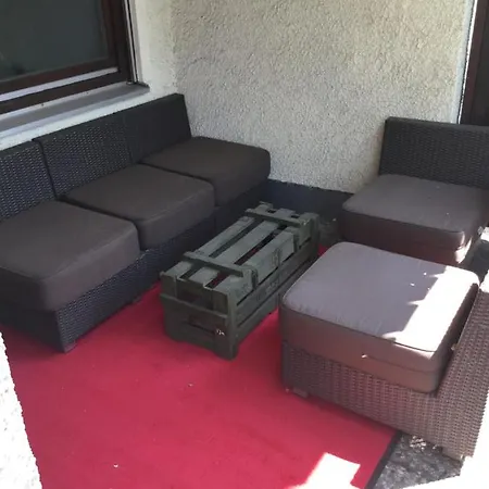 Modern Eingerichtete Mit 2 Balkonen *