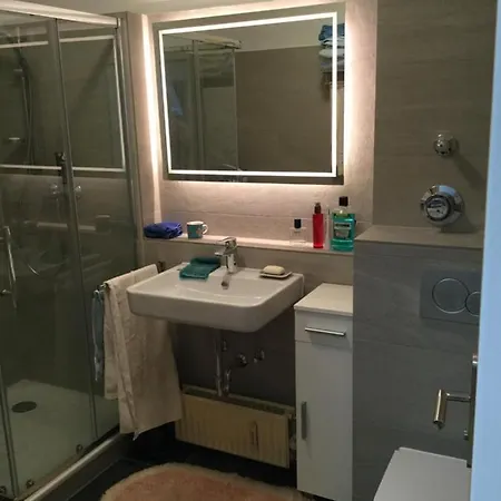 Modern Eingerichtete Mit 2 Balkonen * München